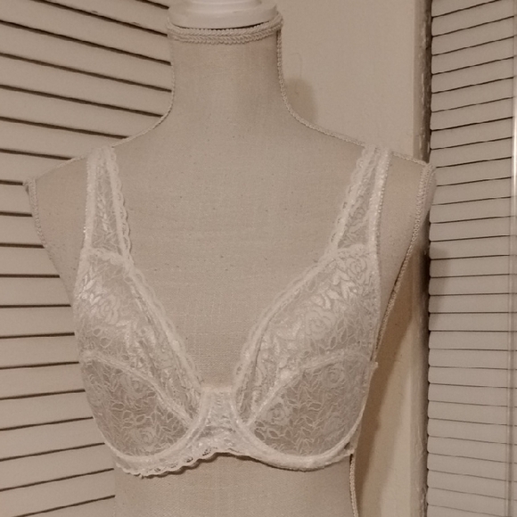 Jessica Simpson Other - Jessica Simpson Lace Underwire Bra - Cream